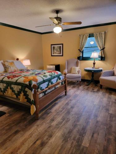 Moonlight Manor Bed & Breakfast in Woolwine (VA)