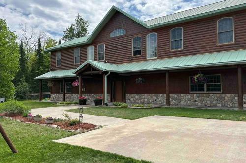 Twin Ports Hideaway in Hermantown, USA