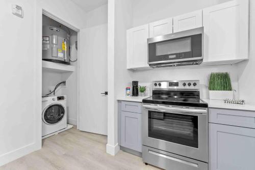 Spacious Bd,EWR Airpt,Nyc,Prudential Center, Free Free Pkng, American Dream Mall in Elizabeth (New Jersey)