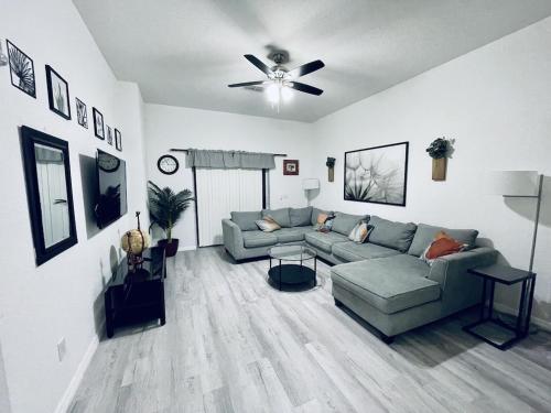 Cozy 3 bedroom Condo near Disney World!
