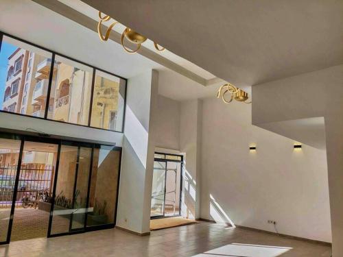 Lobby, Luxurious Apt with Rooftop Pool in Grand-Yoff