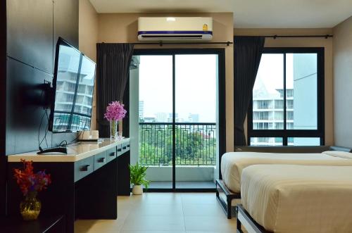 room detail thumbnail 1