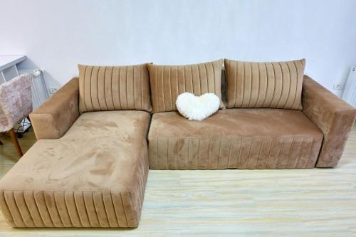 1 queen bed, 1 sofa bed