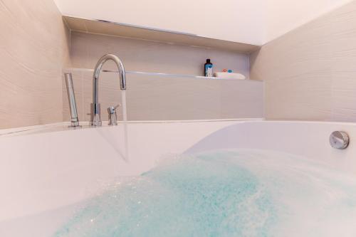 Pezsgőfürdő, Aqua Comfort Rooms - Eja Sardinia in Cagliari Városközpont