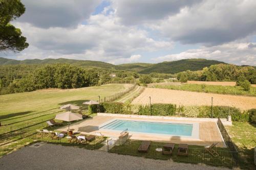 ISA-Farmhouse with swimming-pool just 20 minutes from Arezzo, apartments with panoramic views