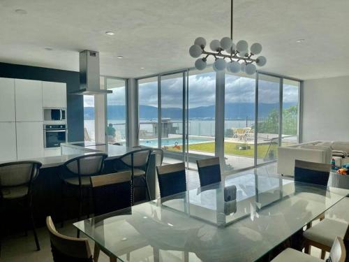 Casa con espectacular vista al lago San Juan Cosalá in San Juan Cosalá, Mexico