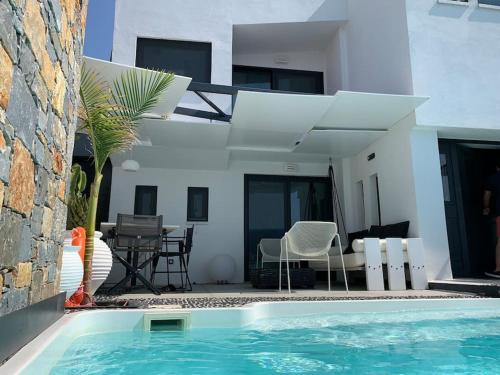 Smaris Collection Luxury villas/Cosmopolitan villa,heated pool