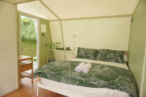 Over Easy Glamping Site in Dago Atas