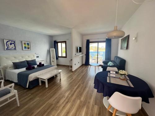  Apartamentos El Bergantin Menorca Club in Fornells