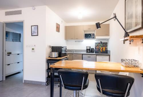 Kitchen, Le Beau sejour near Walima Resto
