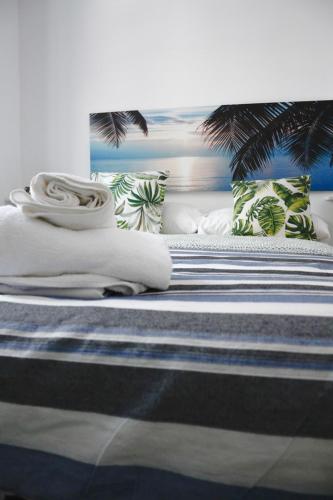 1 double bed, 1 twin bed