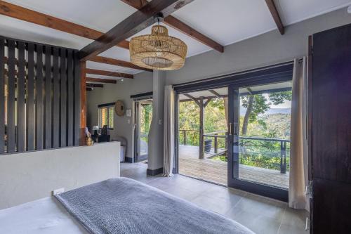 Hog Hollow Country Lodge in Kurland