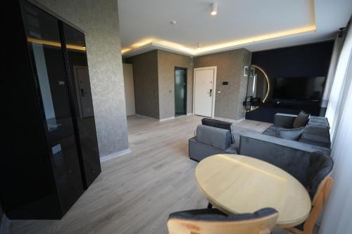 Marlen Hotel Bayraklı — Main Photo