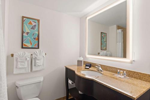 Comfort Suites Vero Beach I-95 - image 6