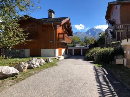 Chalet familial cosy pour 8 pers. près des pistes et commodités à Courchevel Le Praz - FR-1-568-44 (Chalet familial cosy pour 8 pers. pres des pistes et commodites a Courchevel Le Praz - FR-1-568-44) in Le Praz