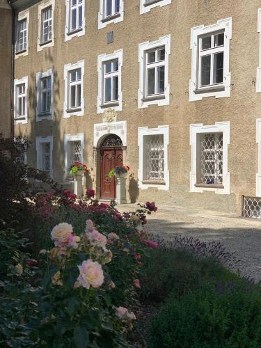 Schloss Hürbel Storchennest-Appartement - Luxury Apartment THE Stork Nest