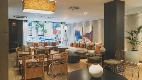 Shared lounge/TV area, Hotel Zenit Abeba in Salamanca