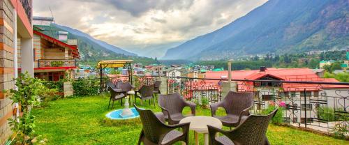 Bonfire Manali : Hadimba Temple