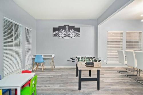 Hot Tub! 4BR 3BA Modern, newly remodeled, 16 ppl in McKinney, USA
