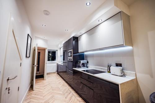 Luxurious 3 Bed Home, Free Parking, Manchester (photo 6)