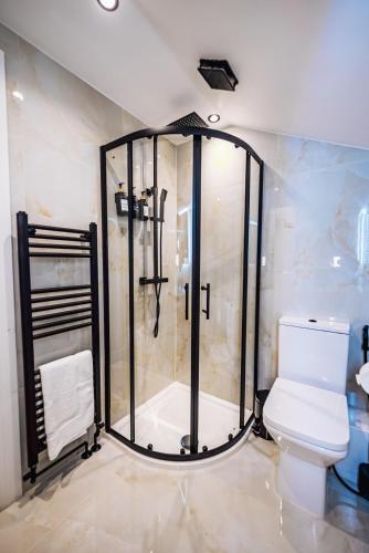 Luxurious 3 Bed Home, Free Parking, Manchester (photo 10)