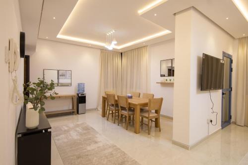 Luxury 2BD Apt in AJMAN, FREE Parking, NEAR Beach