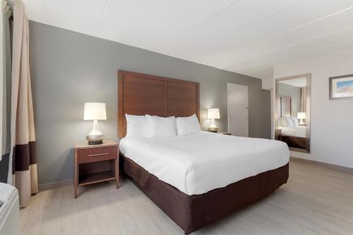 Clarion Hotel & Suites BWI Airport North