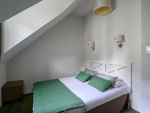 Apartment Le Château de Kergonano-5 by Interhome