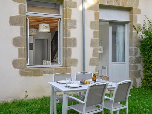 Apartment Le Château de Kergonano-5 by Interhome