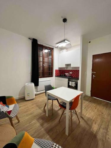 Kitchen, T1 in Barriere de Paris