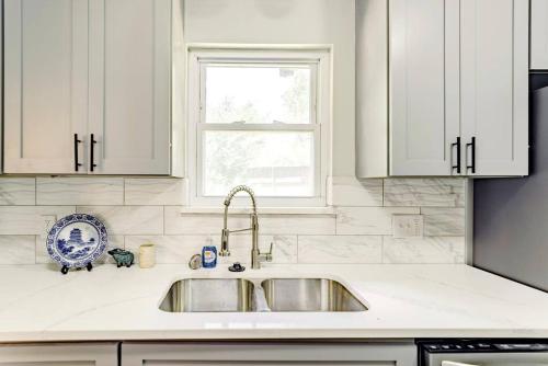 Newly remodeled 4 Bedroom 3 full bath in Denton, USA