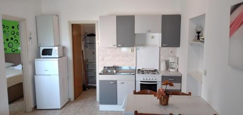 Apartment in Medulin with sea view, balcony, air conditioning, W-LAN (112-5), Medulin (zdjęcie 5)