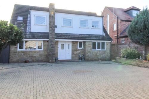 Spacious self-contained annexe in Horbury