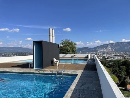  Wide, bright and quiet loft, Pension in Geneva bei Mies