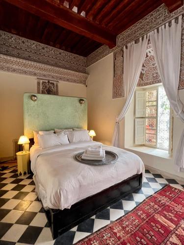 1 queen bed, 1 twin bed