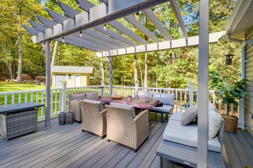 Hot Tub, Deck and Game Room Spacious Poconos Escape in Tannersville