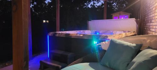 LI Airbnb - NWA mt bike, hike, and golf retreat in Bella Vista, USA