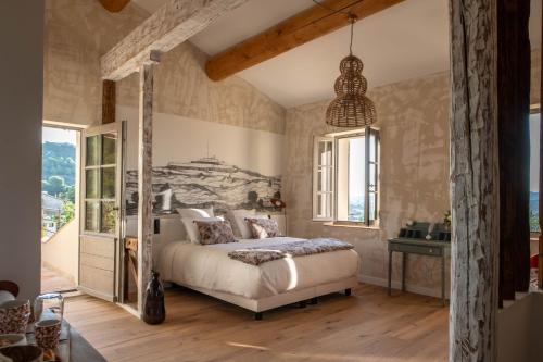 LA BASTIDE DES CULS-ROUSSET in Saint-Mitre