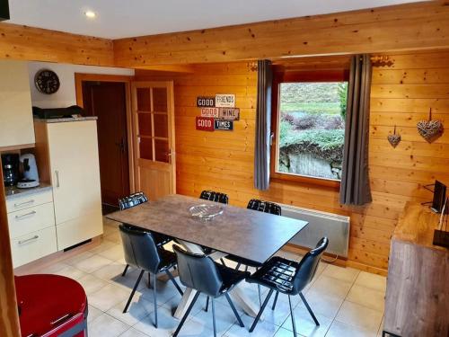 Le Murmure du Ruisseau, beau chalet avec terrasse