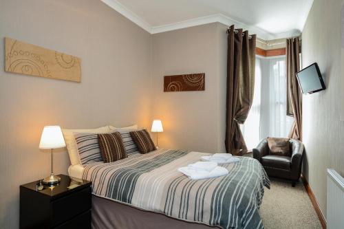 Tanes Hotel - image 5