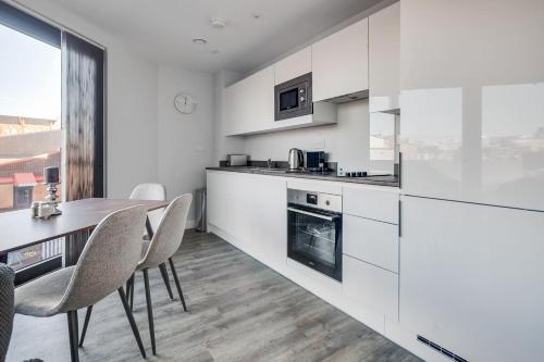 Stylish 2 Bedroom Flat in the Heart of Birmingham - main image