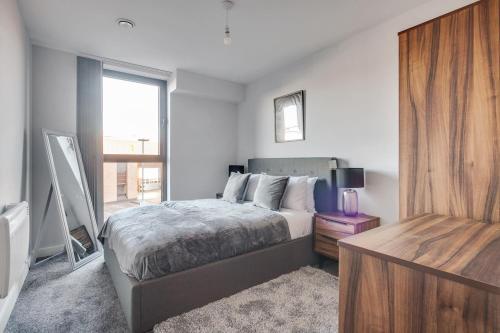 Stylish 2 Bedroom Flat in the Heart of Birmingham - image 3