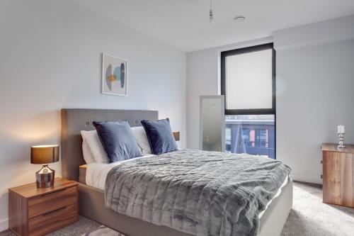 Beautiful 2 Bedroom Apartment in the Heart of Birmingham - main image