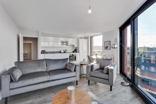 Beautiful 2 Bedroom Apartment in the Heart of Birmingham - image 3