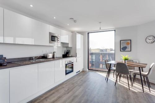 Beautiful 2 Bedroom Apartment in the Heart of Birmingham - image 7