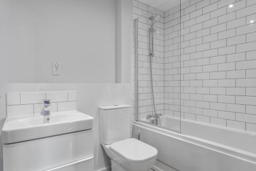 Beautiful 2 Bedroom Apartment in the Heart of Birmingham - image 12