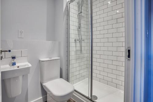 Stylish 2 Bedroom Flat in the Heart of Birmingham - image 7