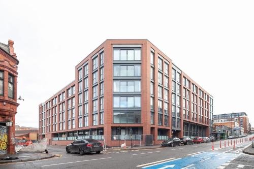 Stylish 2 Bedroom Flat in the Heart of Birmingham - image 9