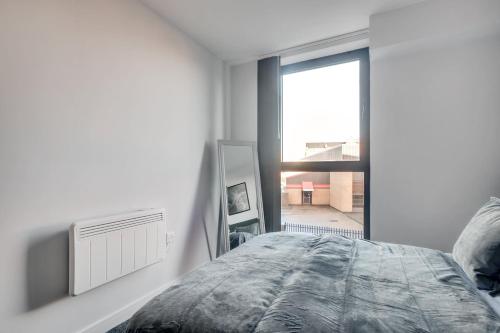 Stylish 2 Bedroom Flat in the Heart of Birmingham - image 11