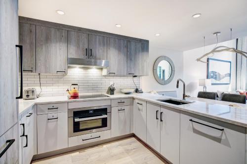Elegant 3 Bedroom Condo Lodge at Vail in Vail, USA